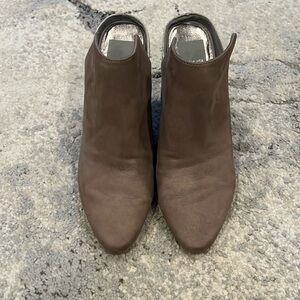 Dolce Vita heeled Mule in gray with small snakeskin detail on heel.